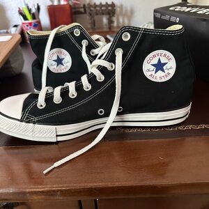 Unisex. Mens sz 10 womens sz 12. Brand new, never worn high top chucks